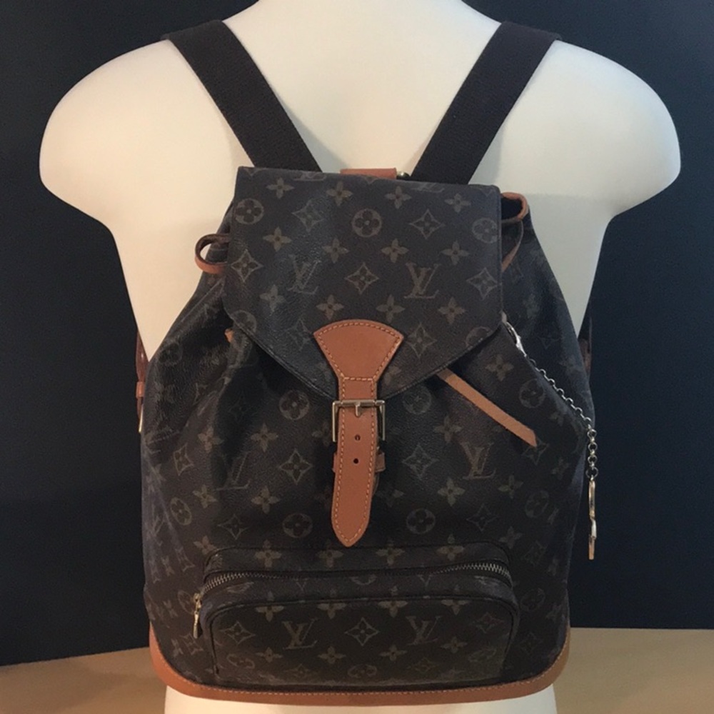 LOUIS VUITTON UNISEX BACK-PAC W/ADJUSTABLE SHOULDER STRAPS & OUTSIDE ZIP STORAGE - Picture 3 of 16